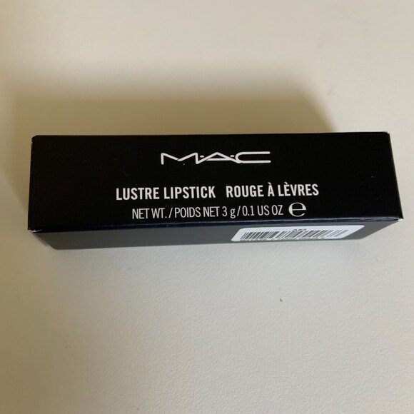 MAC Cosmetics Lustre Lipstick in GIDDY Medium Pink with Pearl Finish Full Size - Picture 5 of 10